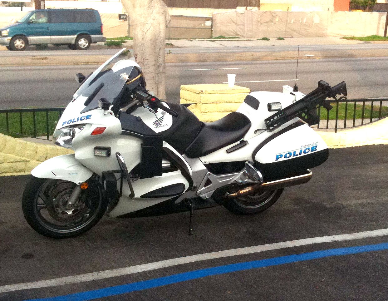 Honda st1300 police bike #4