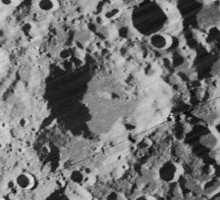 Oblique view facing south McLaughlin crater 4190 med.jpg