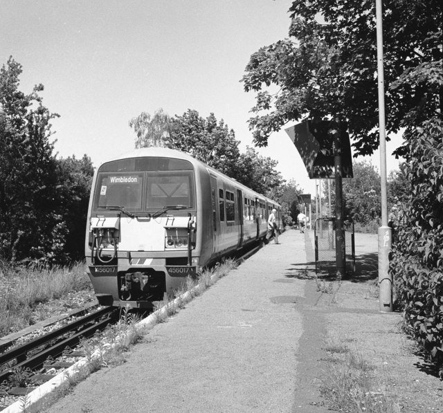 File:Merton Park railway station in 1997.jpg