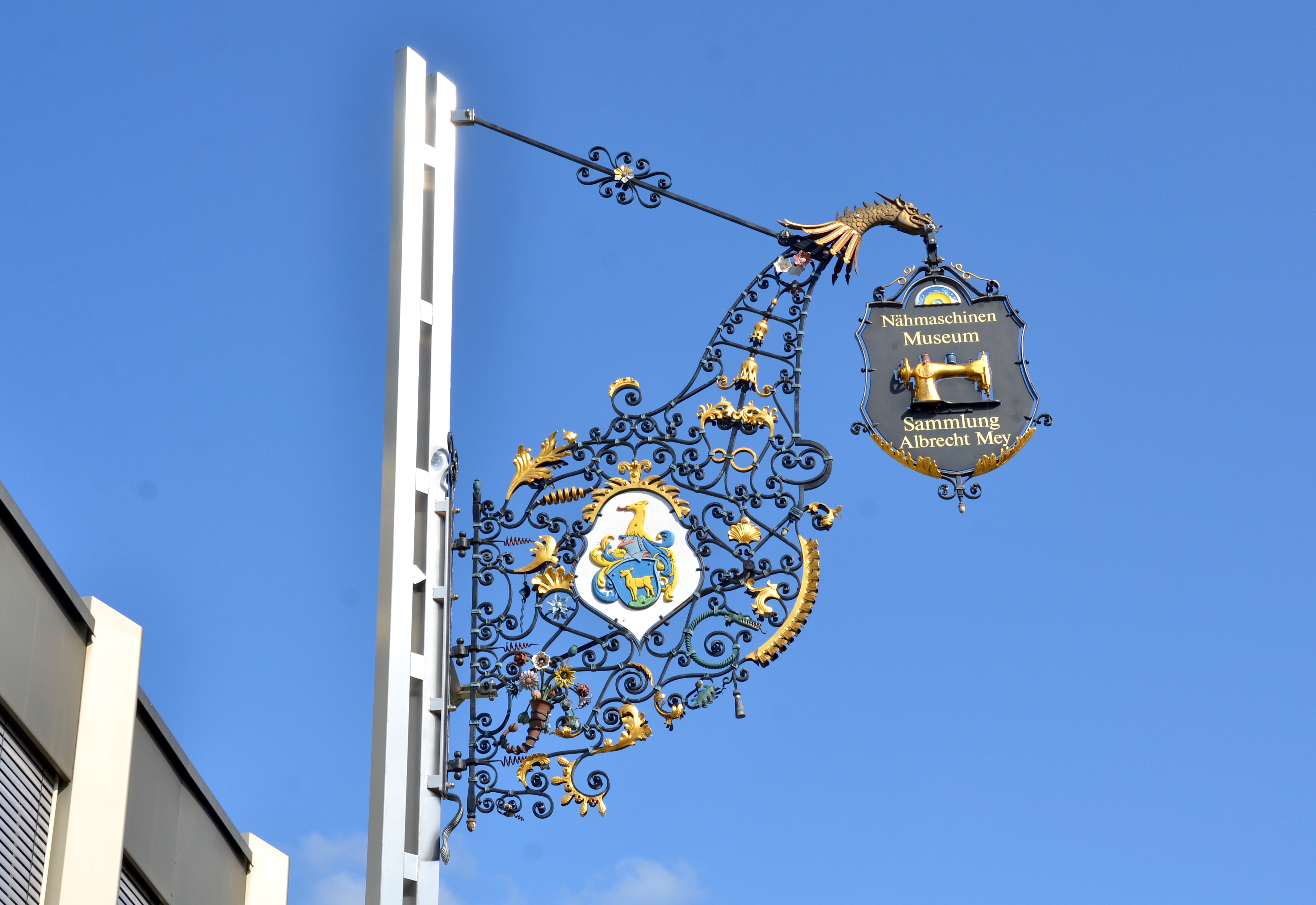 Nasenschild Nähmaschinen Museum der Firma Mey in Lautlingen (Zollernalbkreis)