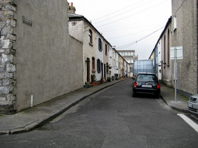 File:New Road, Chapelizod - geograph.org.uk - 1258932.jpg