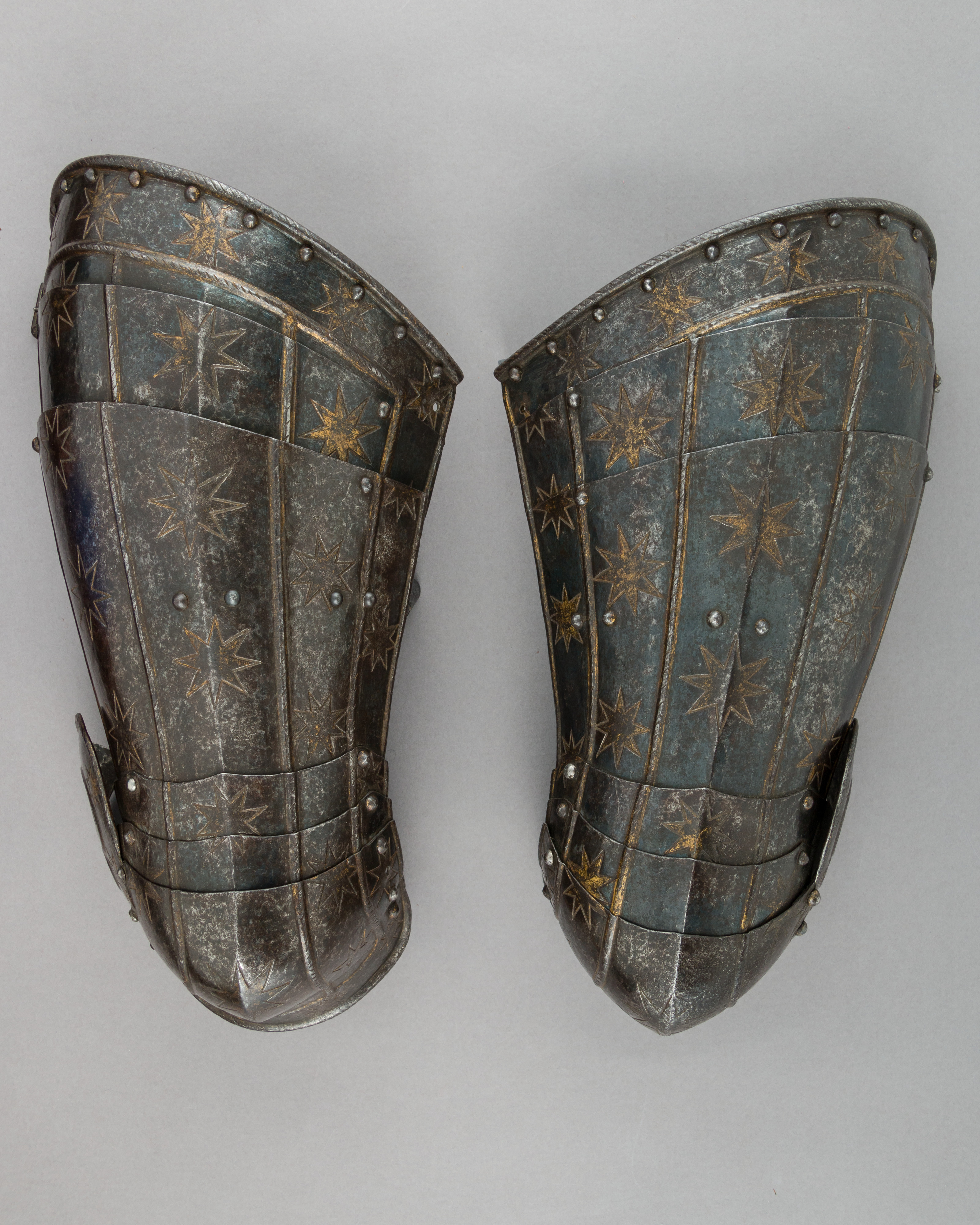 Доспехи защита. Доспехи защищающие чашечки ног. Pair of thigh Defenses (cuisses). Poleyns.