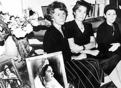 File:Princess Firial, Fawzia, Fadia at their mother Queen Farida's funeral.jpg