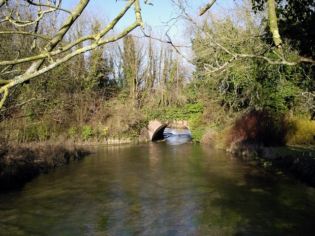 File:River Itchen flows under a former railway embankment - geograph.org.uk - 130008.jpg