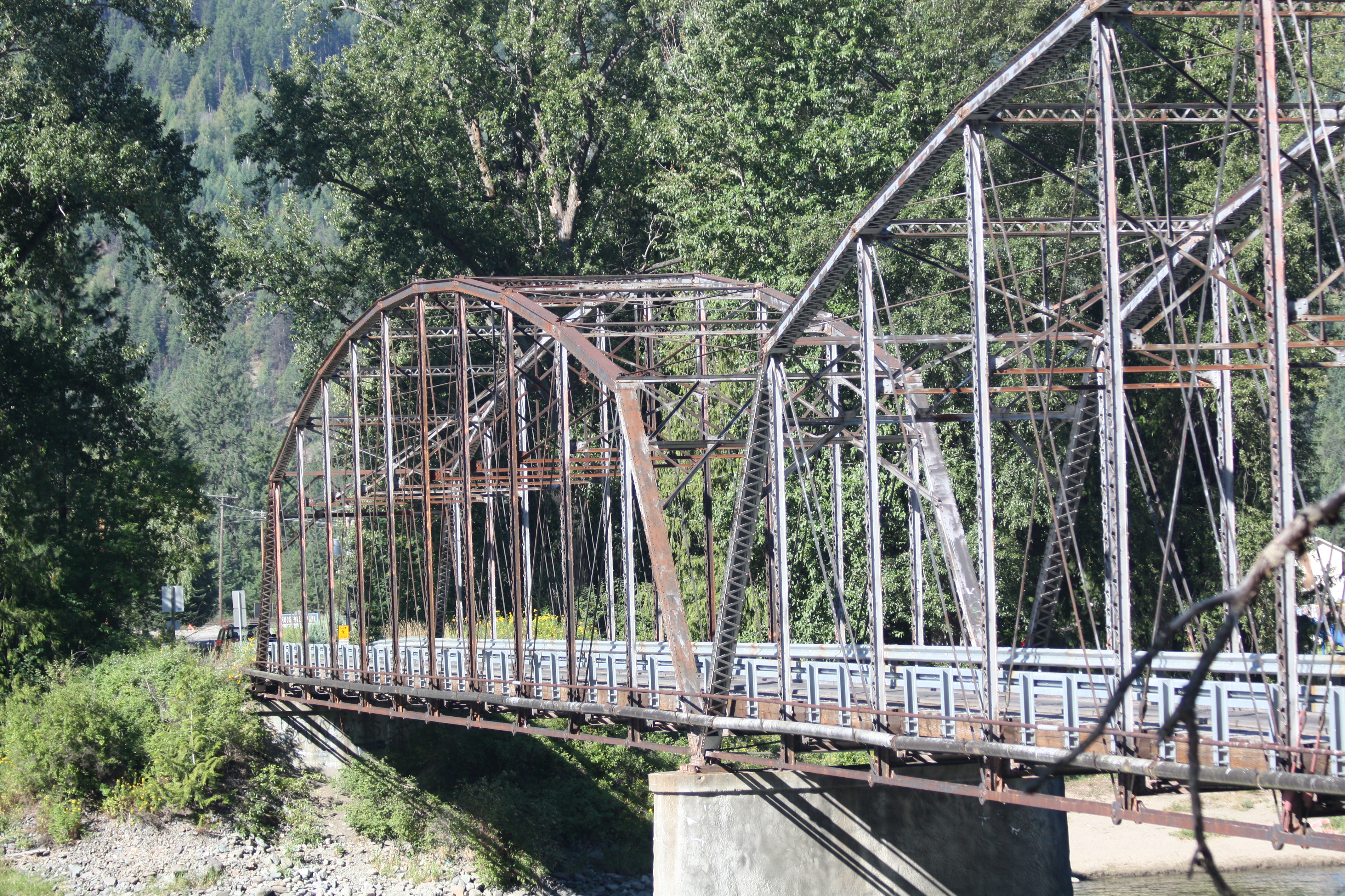 Памятные мосты. Серебряный мемориальный мост. Theodore Roosevelt Bridge. Монтана мосты фото. Roosevelt Memorial Montana.