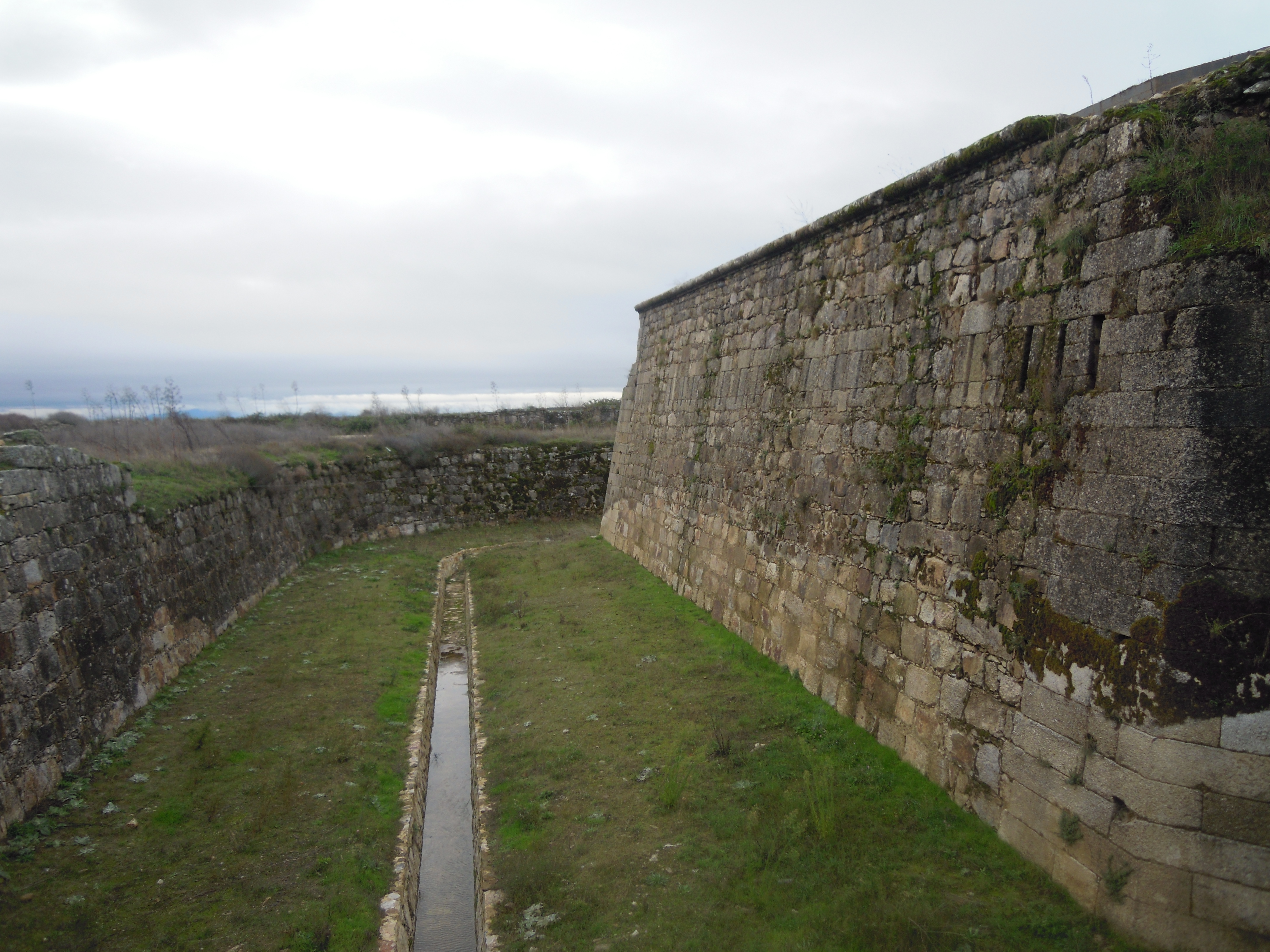 A royal fortress similar but different. Форт рояль. Форт Роял. Fort Royal группа. Fort Royal.