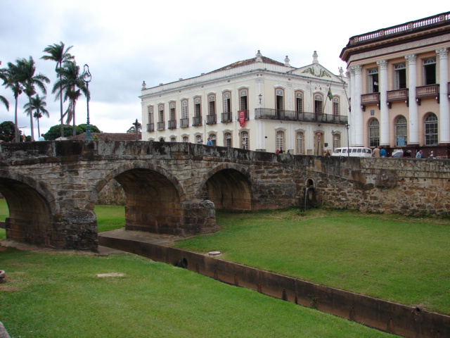 File:Fachada das casas antigas em São João del-Rei-MG (1512648952).jpg -  Wikimedia Commons