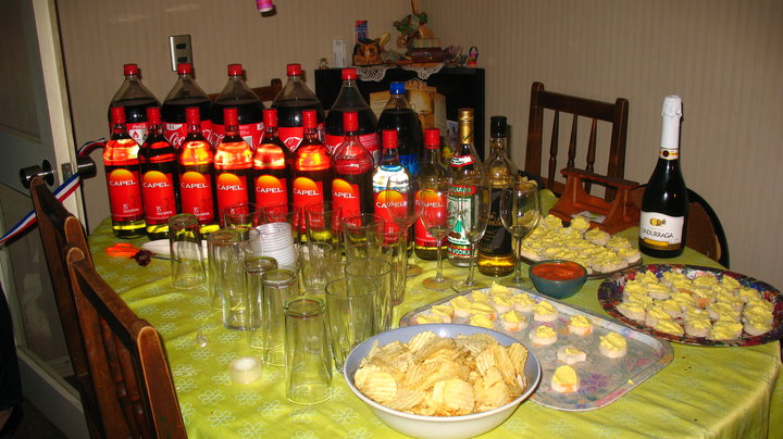 File:Snack table at the party.jpg