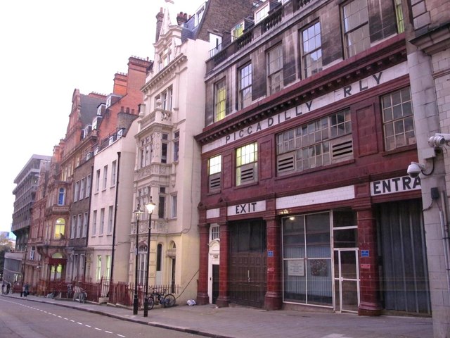 File:Surrey Street, WC2 - geograph.org.uk - 2650550.jpg