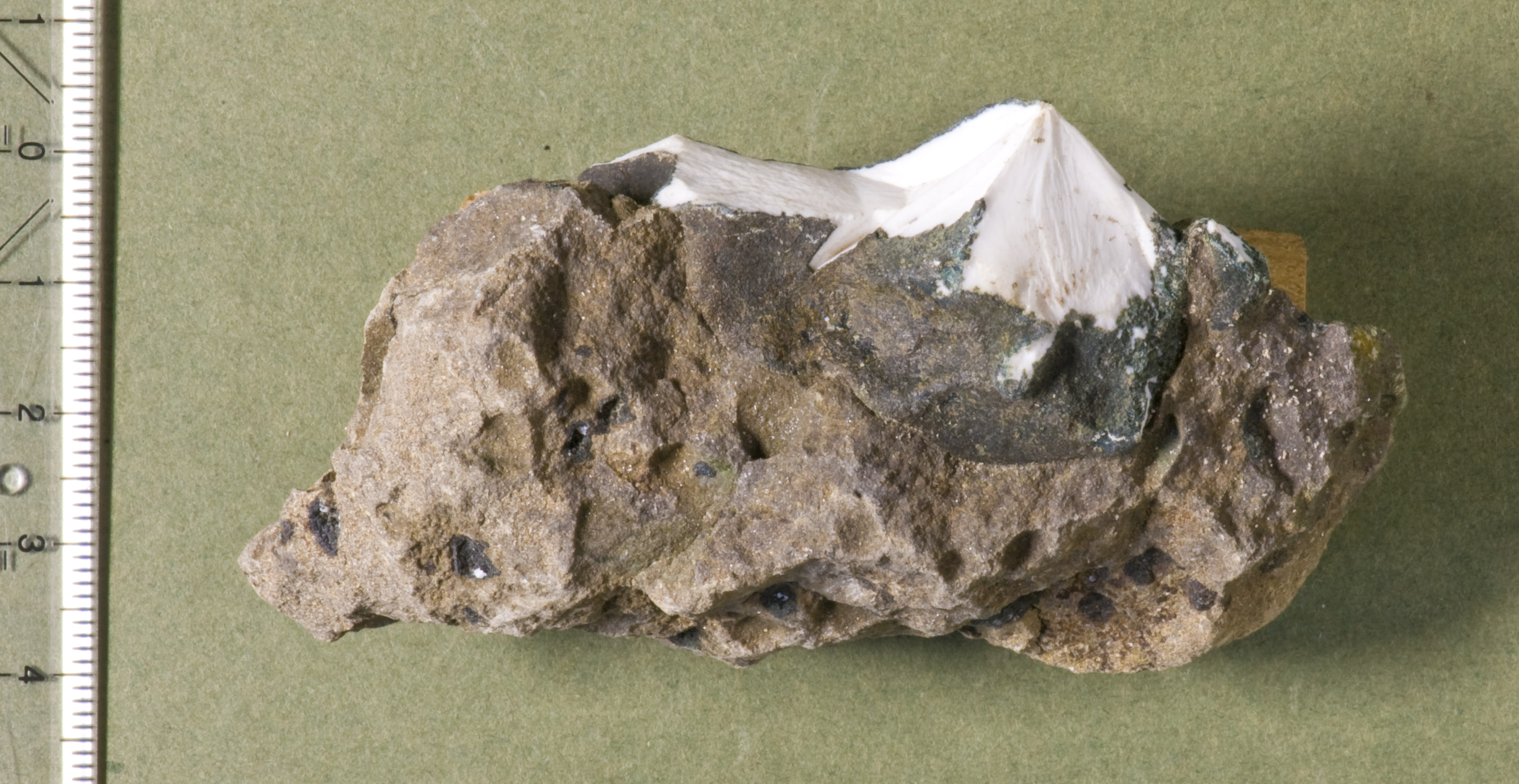 Кипящие камни. Цеолит минерал. Цеолит порода. Цеолит вулканический. Цеолит Горная порода.