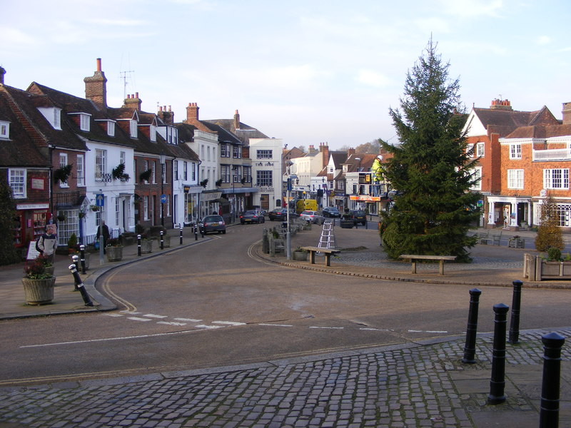 File:Battle Christmas Tree - geograph.org.uk - 2727613.jpg