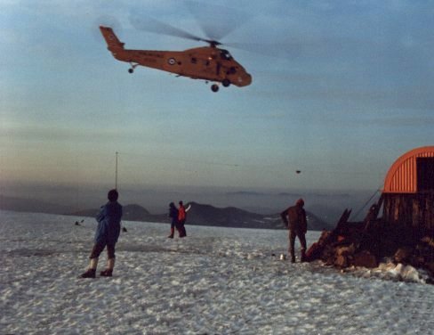 File:Ben Nevis rescue of 3 climbers - geograph.org.uk - 95656.jpg