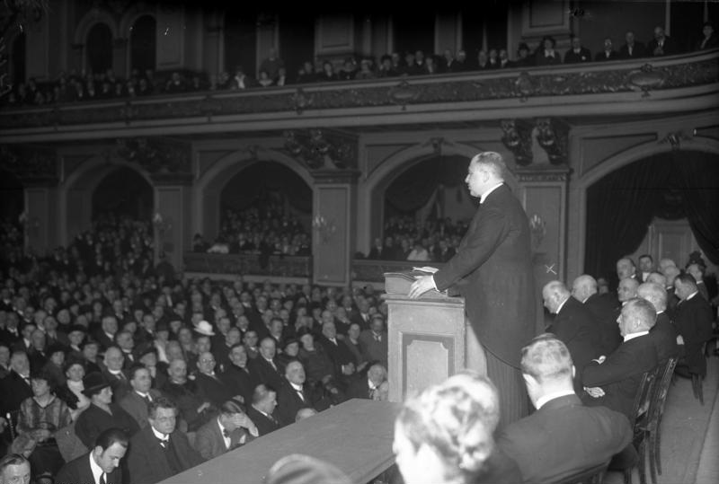 File:Bundesarchiv Bild 102-01179, Berlin, Reichspräsidentenwahl, Rede Karl Jarres.jpg