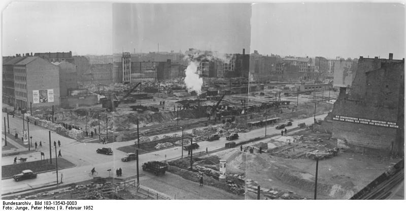 File:Bundesarchiv Bild 183-13543-0003, Berlin, Bau Karl-Marx-Allee, Block C-Süd.jpg