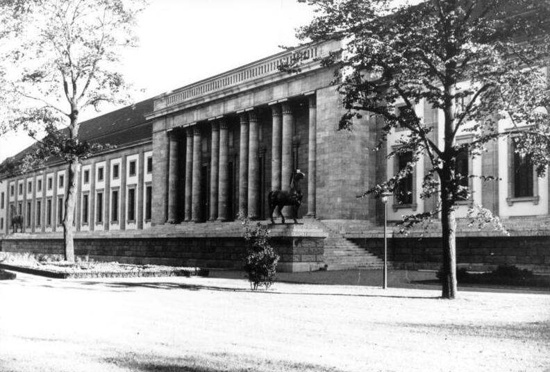 File:Bundesarchiv Bild 183-1989-0508-502, Berlin, Neue Reichskanzlei, Gartenfront.jpg