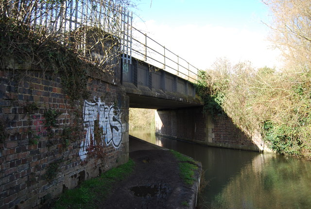 File:Cherwell Valley Line crosses Oxford Canal - geograph.org.uk - 4028055.jpg