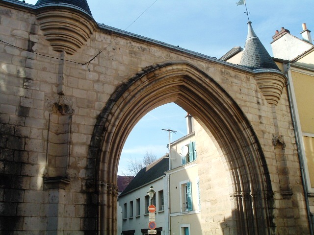 Fichier:Corbeil-Essonnes Porche Cloître.JPG