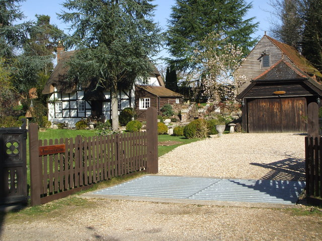 File:Farriers Cottage at Emery Down. - geograph.org.uk - 368174.jpg