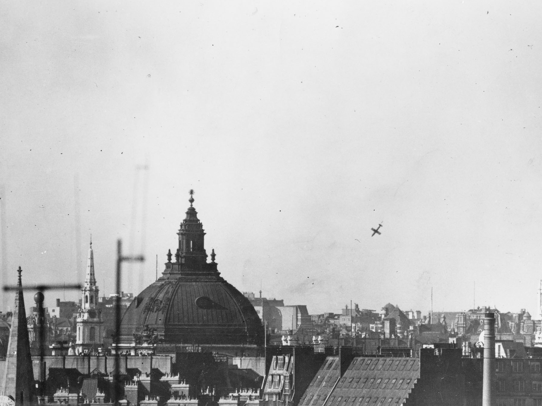 Vergeltungswaffen Fieseler_Fi103_cayendo_en_Londres