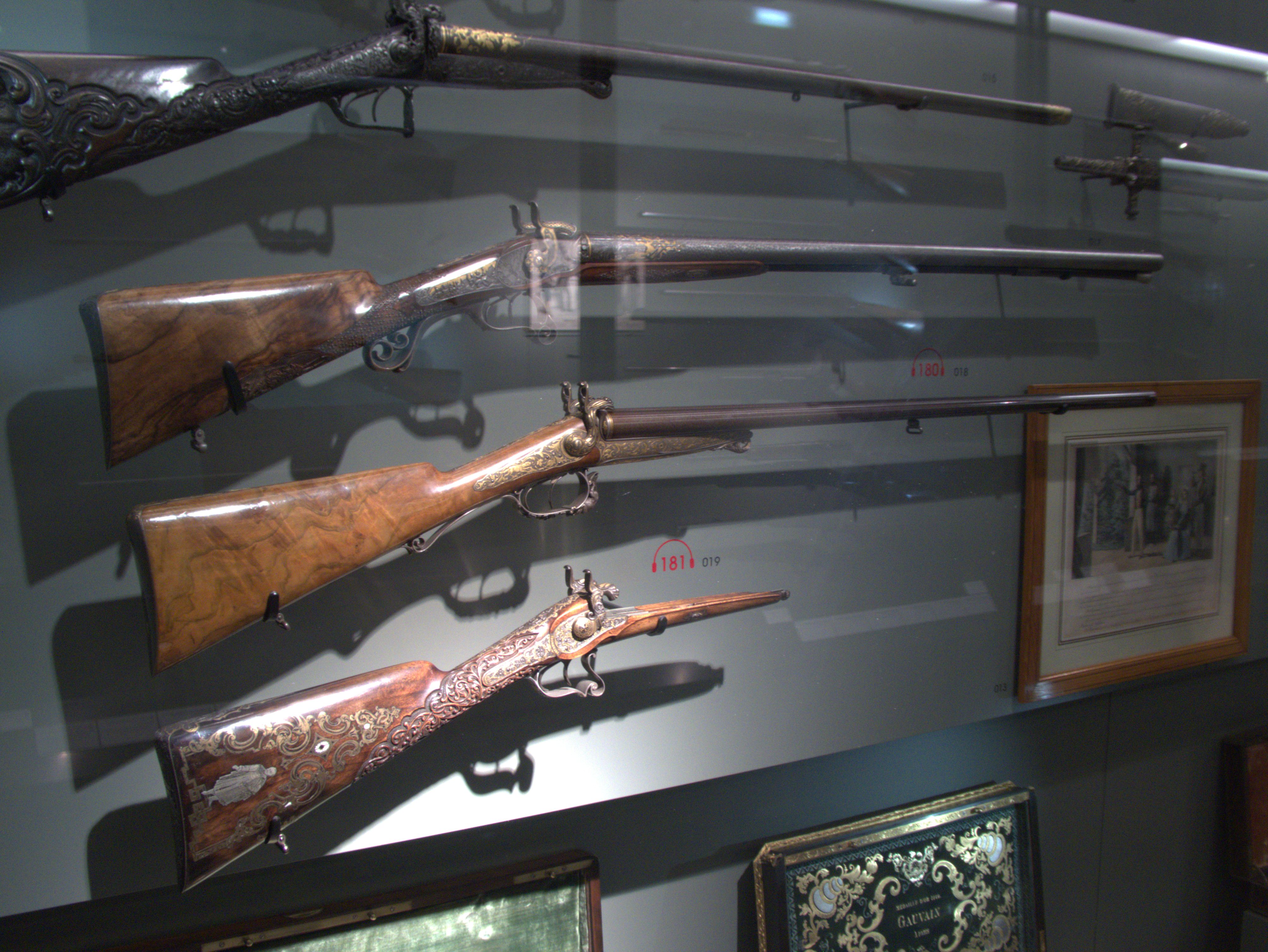File:Fusil de chasse de grand luxe pour cartouche à broche.jpg - Wikimedia  Commons