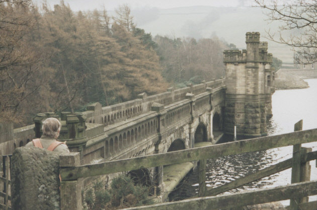 File:Gouthwaite reservoir overflow - geograph.org.uk - 194897.jpg