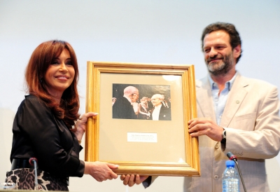 File:Instituto Leloir Científicos Cristina Kirchner Fernando Goldbaum.jpg