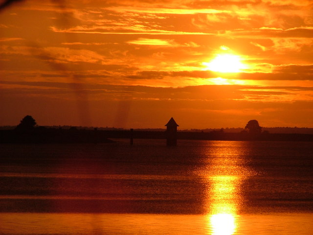 File:Lough Island Reavy sunset - geograph.org.uk - 1575347.jpg