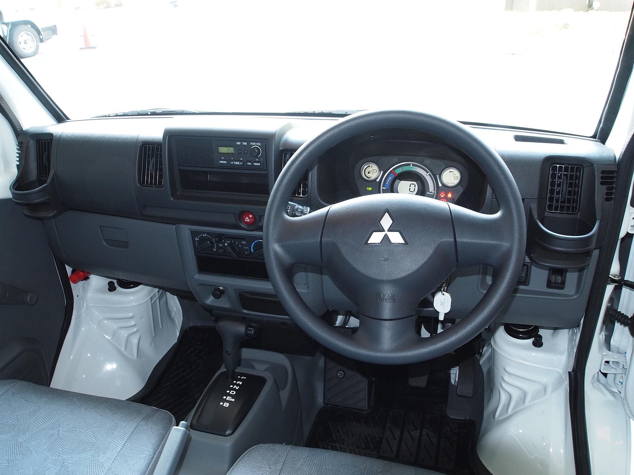 Datei Mitsubishi Motors Minicab Miev Cockpit Jpg Wikipedia