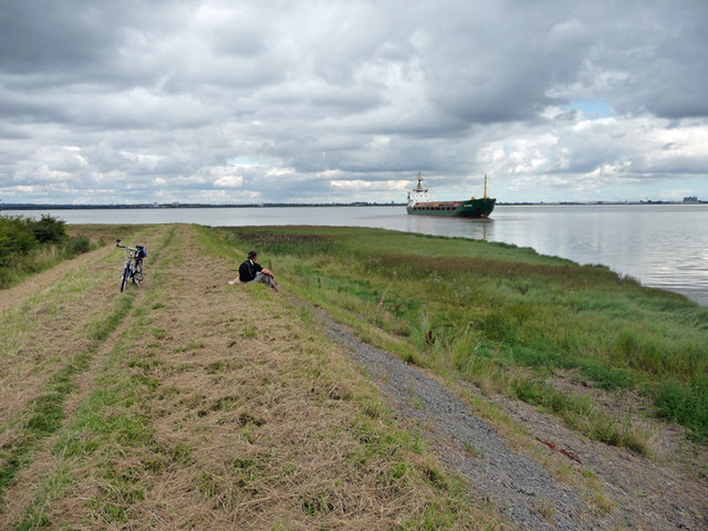 File:On the Humber Bank at Barrow Haven - geograph.org.uk - 1441099.jpg