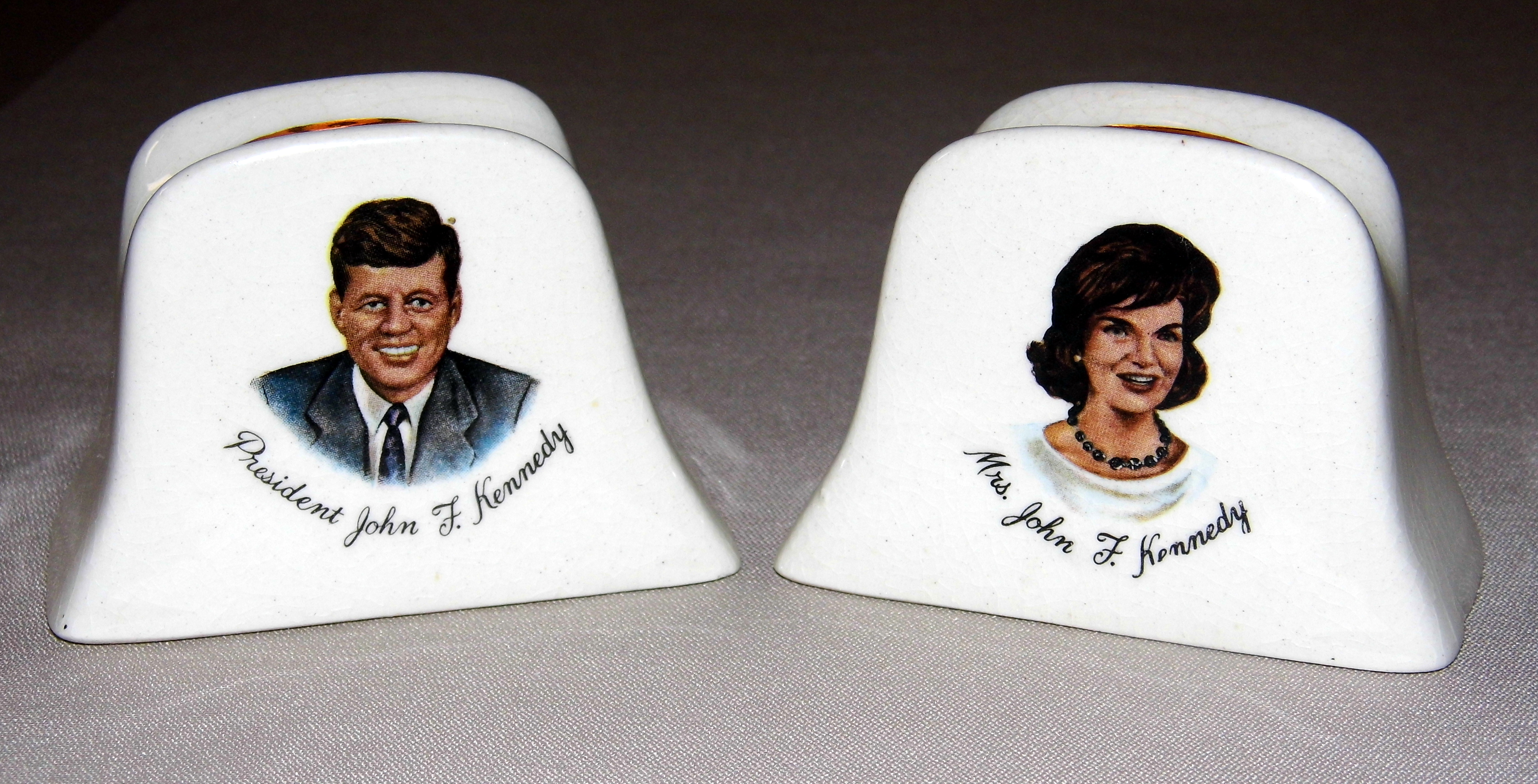 https://upload.wikimedia.org/wikipedia/commons/9/9b/Pair_of_Vintage_John_F._Kennedy_and_Jackie_Kennedy_Salt_and_Pepper_Shakers_%2811121474114%29.jpg