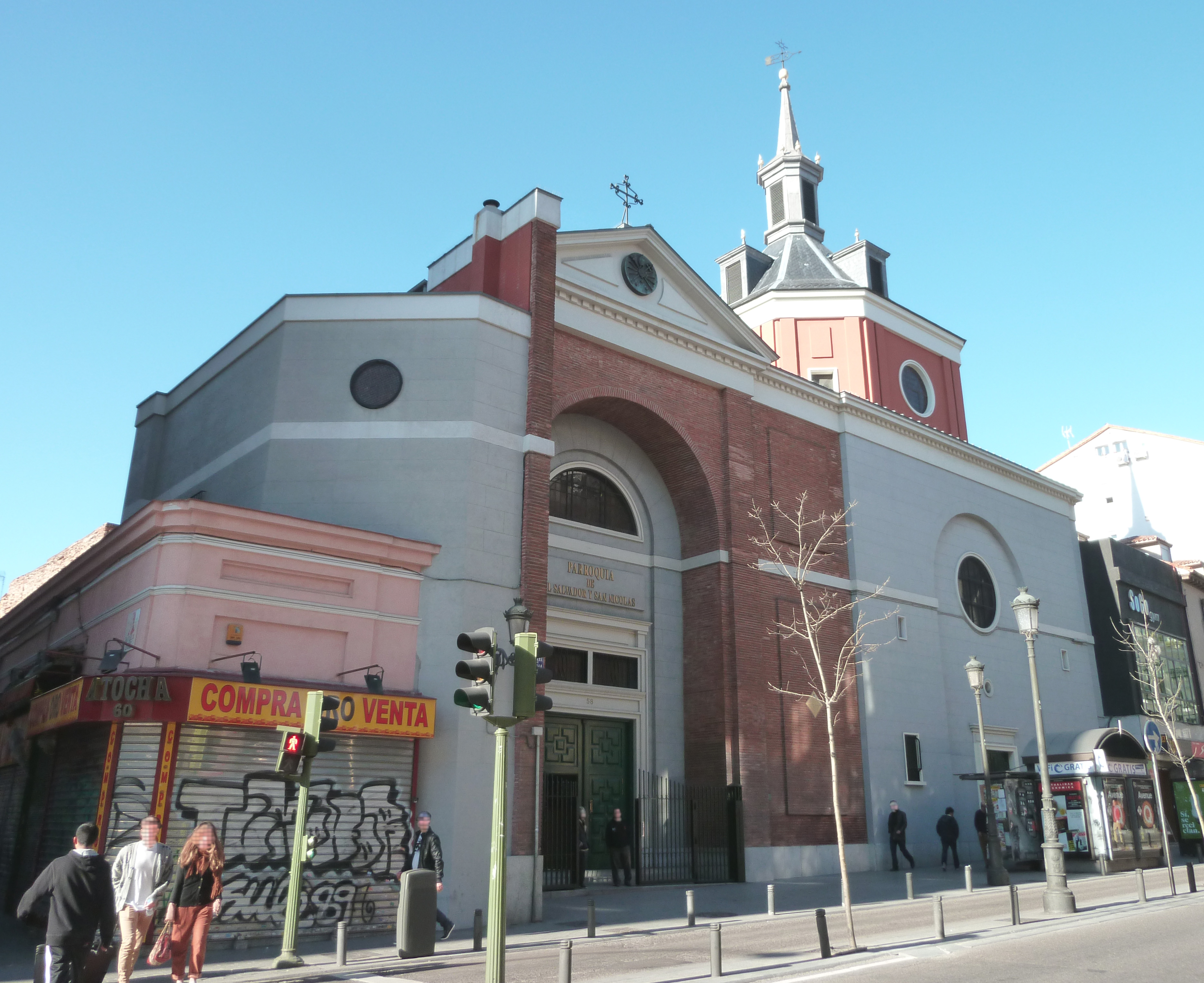 Приход отдельно. Церковь Эль Сальвадор в Сант Николас. Церковь Сан-Николас-де-Лос-Сервитас в Мадриде. Церкви Мадрида фото.