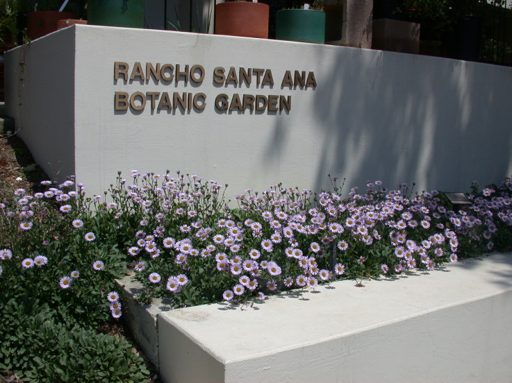 File:Ranchosantaanabotanicgardensign.JPG