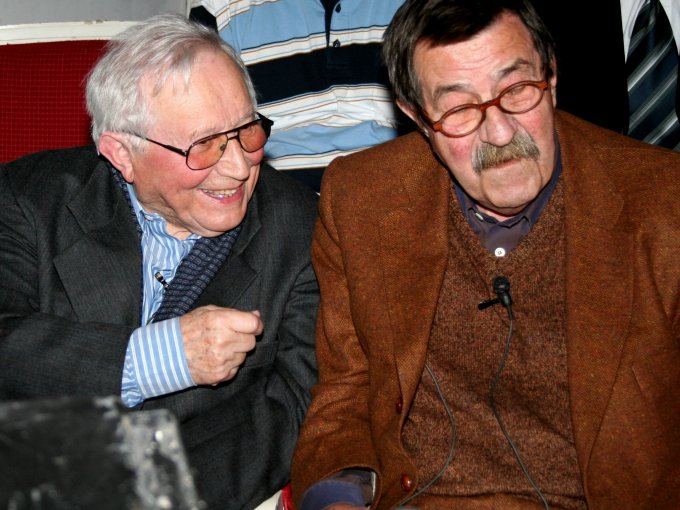 File:Tadeusz Różewicz and Günter Grass.jpg