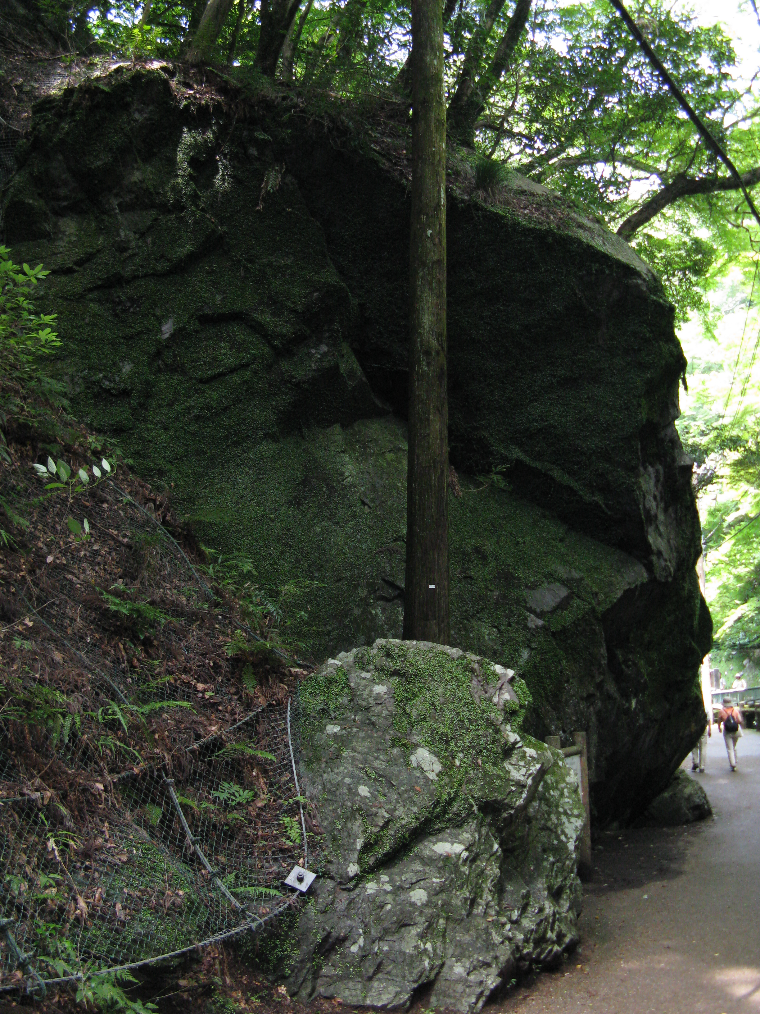 File Tojin Modoriiwa Meiji No Mori Minō Quasi National Park Jpg Wikimedia Commons