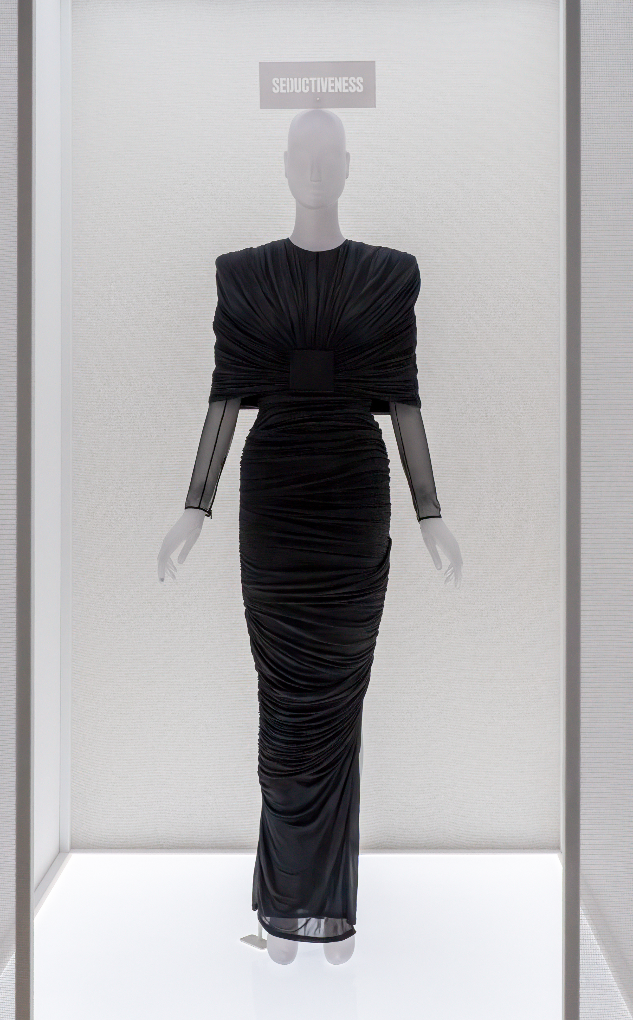 File:Tom Ford dress at the Met (52708).jpg - Wikimedia Commons