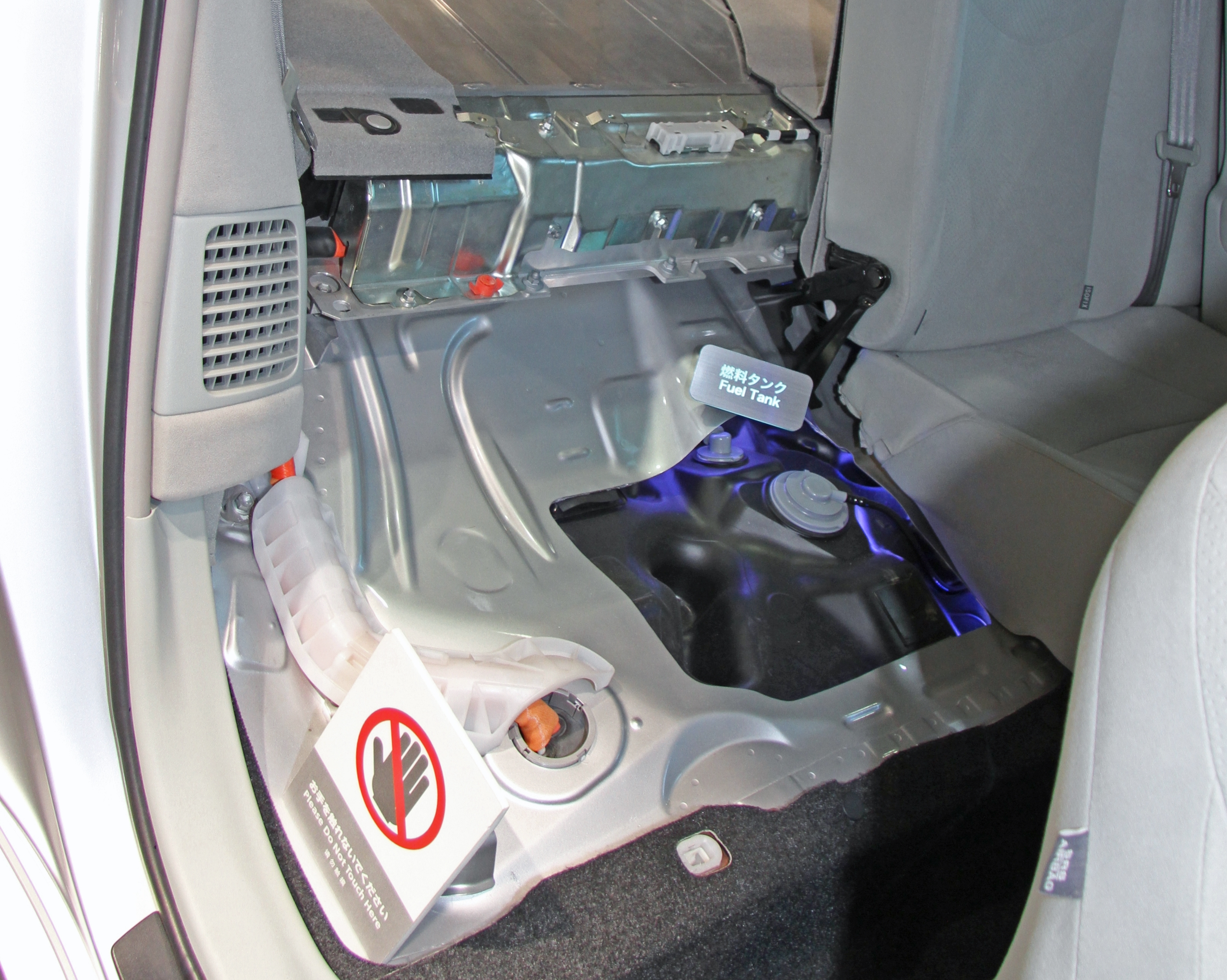 2005 Toyota prius fuel capacity