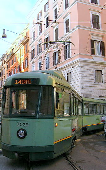 File:Tramway de Rome.JPG