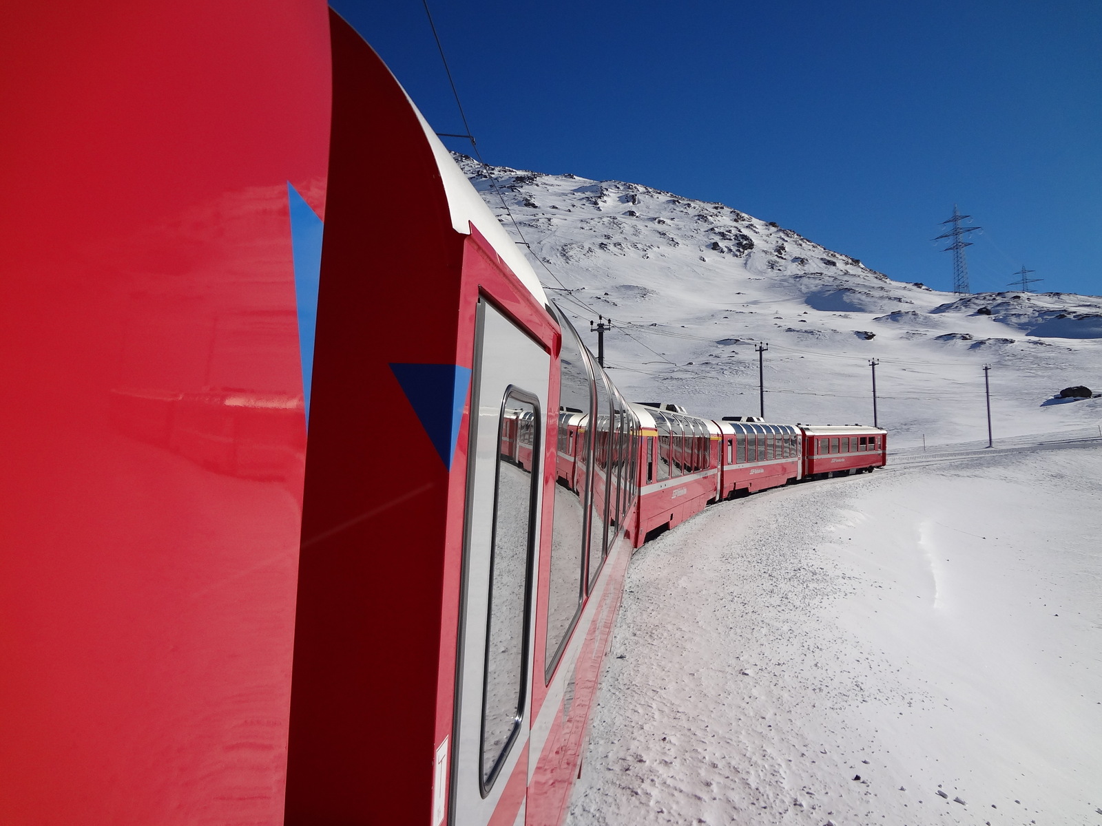 File:Trem Bernina Express (Tirano - St. Moritz)- Suica (8746325374).jpg -  Wikimedia Commons