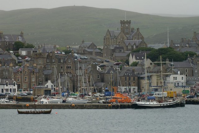 File:Victoria pier, Lerwick - geograph.org.uk - 908540.jpg