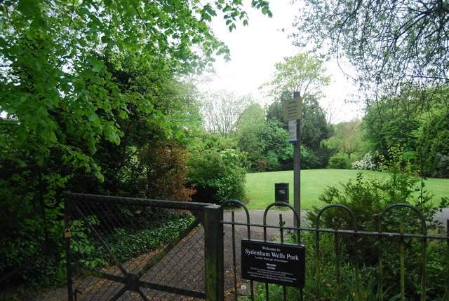 File:Wells Park Road entrance to Sydenham Wells Park - geograph.org.uk - 1938524.jpg