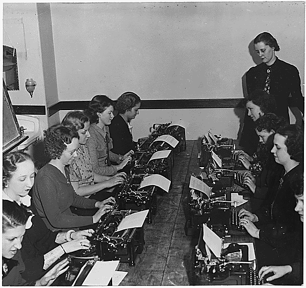 File:Women's typing class National Youth Administration Illinois USA 1937.gif