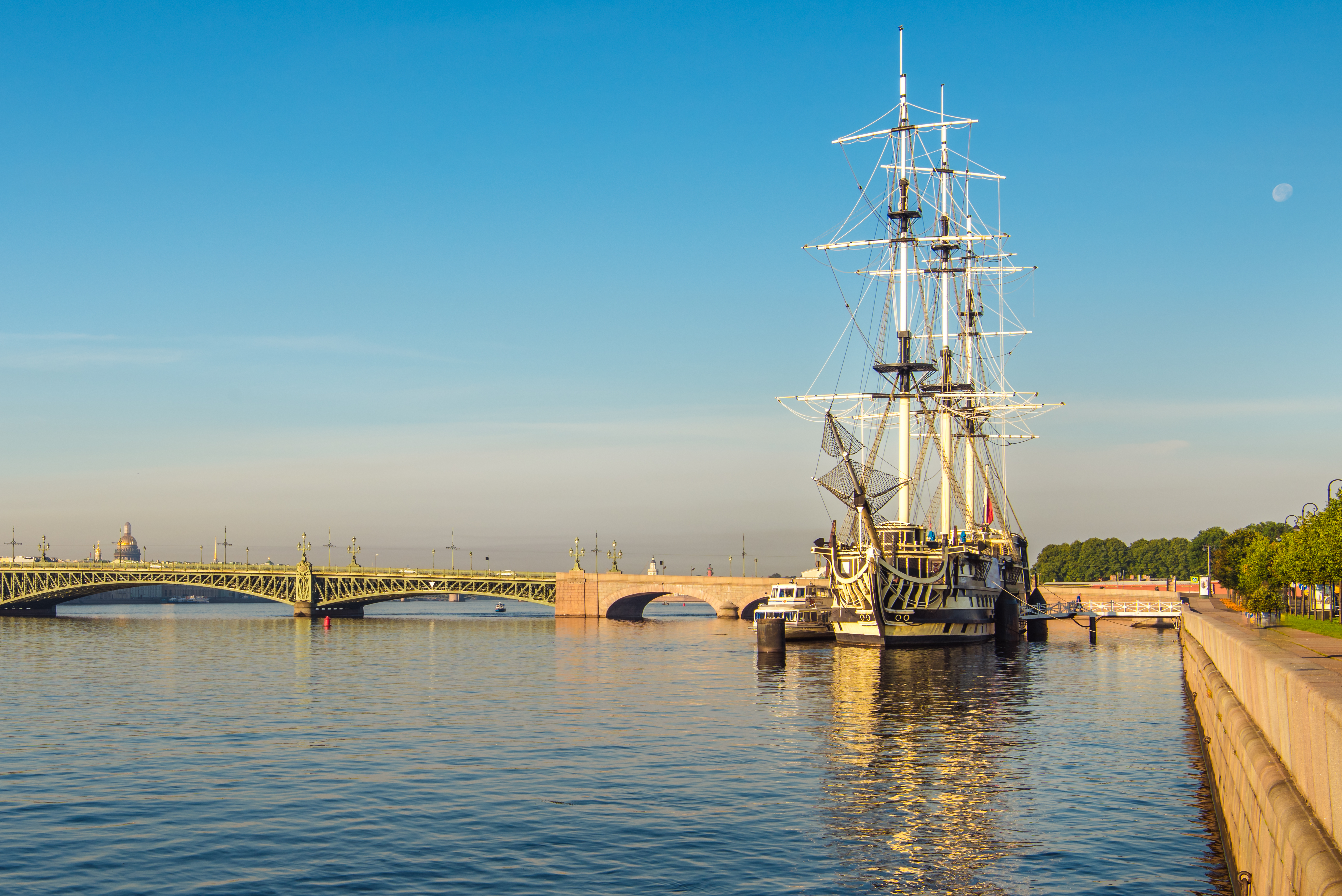 санкт петербург петровская набережная