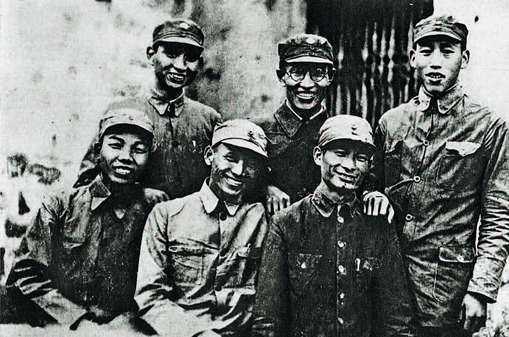 File:八路军一一五师主要干部在鲁南抱犊崮山区的合影1939-09.jpg 