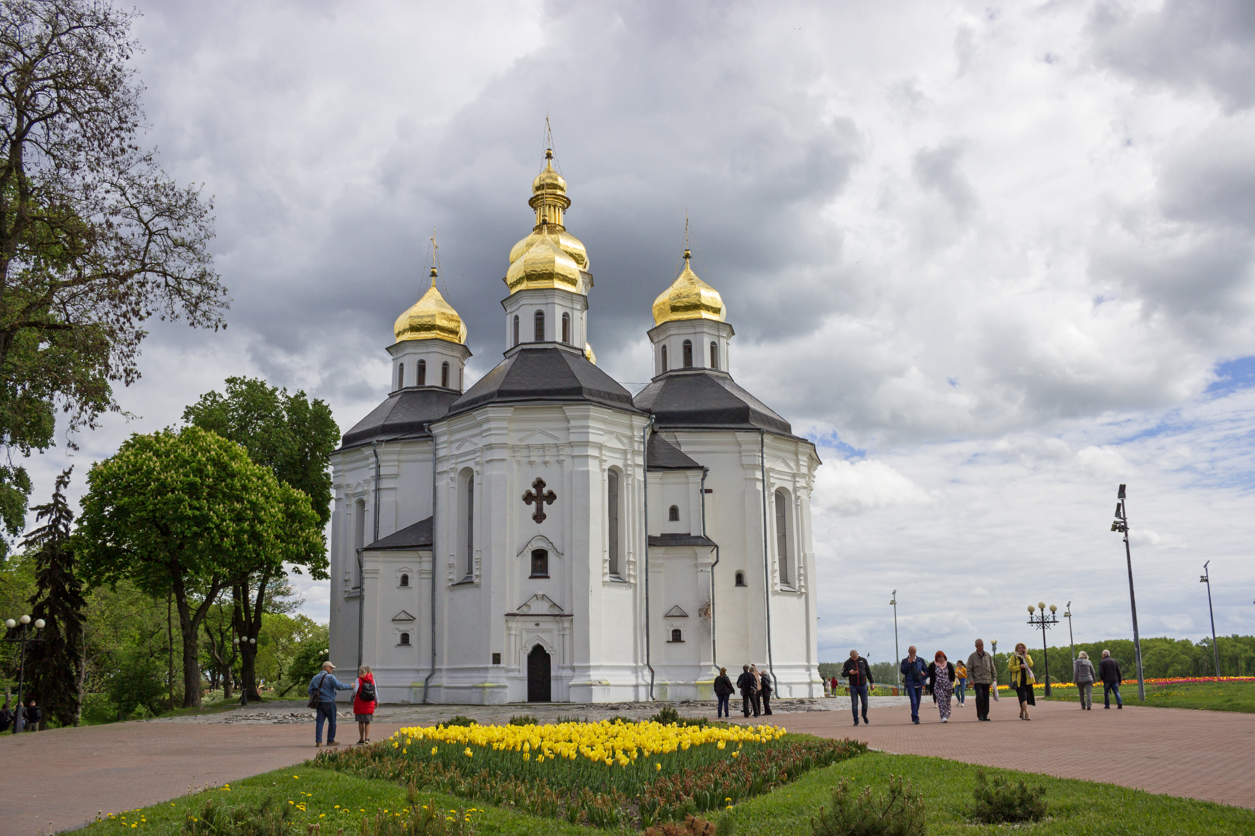 Пам ятки. Украинский храм у Днепра.