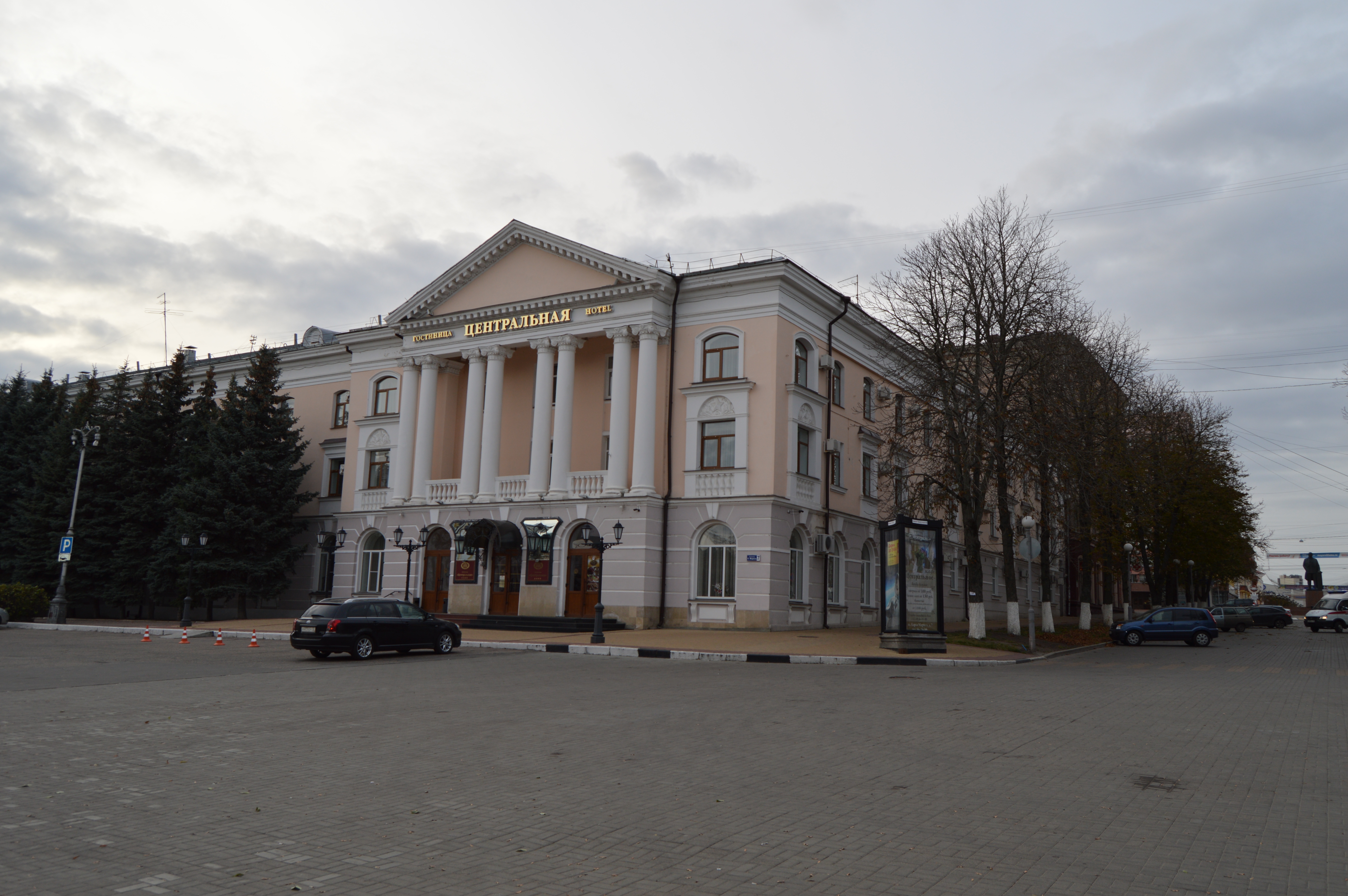 Отель центральный петрозаводск. Гостиница Центральная Петрозаводск. Гостиница Центральная Медногорск. Гостиница «Центральная» город Воткинск. Горловка гостиница Центральная.