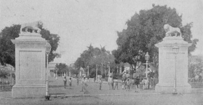 File:1898 plaza in Cienfuegos Cuba by Mast Crowell and Kirkpatrick.png