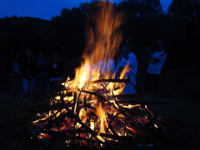 File:3 Midsummer fire at San river, Trepcza (Sanok).jpg