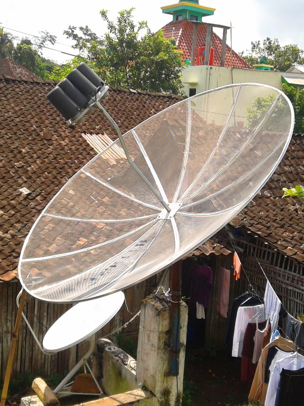 File:Antena parabólica.jpg - Wikimedia Commons