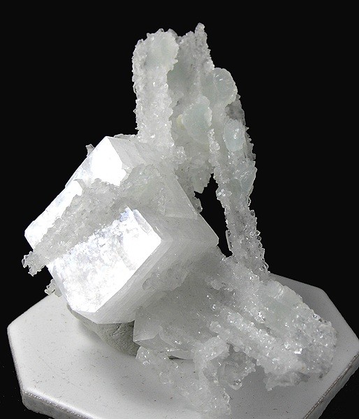 File:Apophyllite-(KF)-Prehnite-168660.jpg