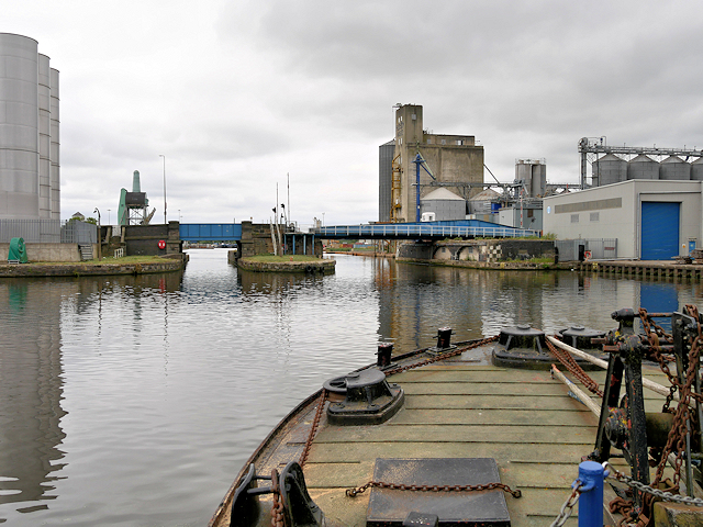 File:Approaching Goole (South Dock) Bridge - geograph.org.uk - 5459583.jpg